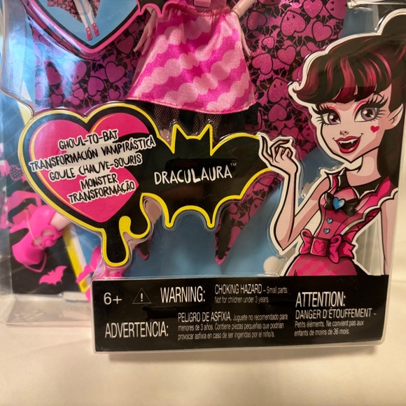 Draculaura Monster High Ghoul-To-Bat Transformation Doll - Picture 2 of 7